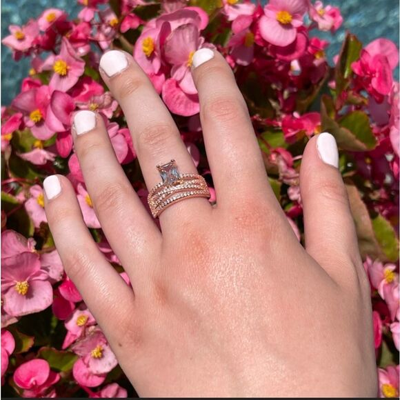 Stunning rose gold and cubic zirconia ring size 8, new without tags! Comes w/box - Picture 6 of 9